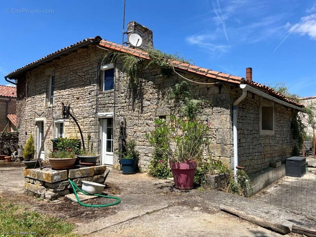 Maison à NANTEUIL-EN-VALLEE