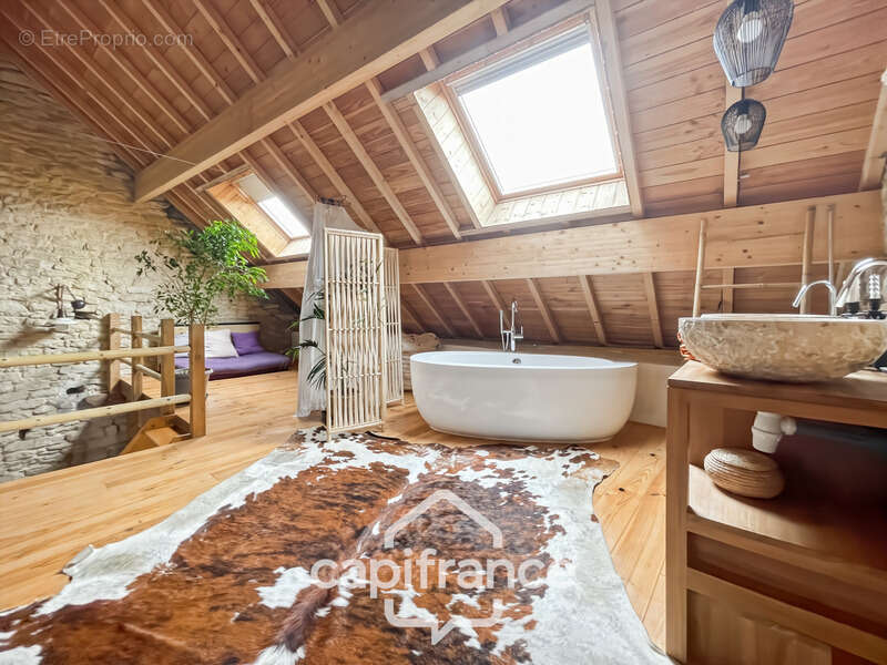 Maison à MONT-SAINT-JEAN