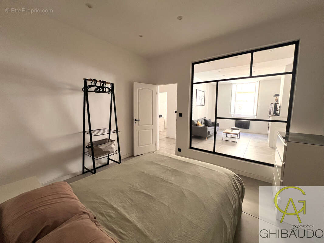 Appartement à MARSEILLE-6E