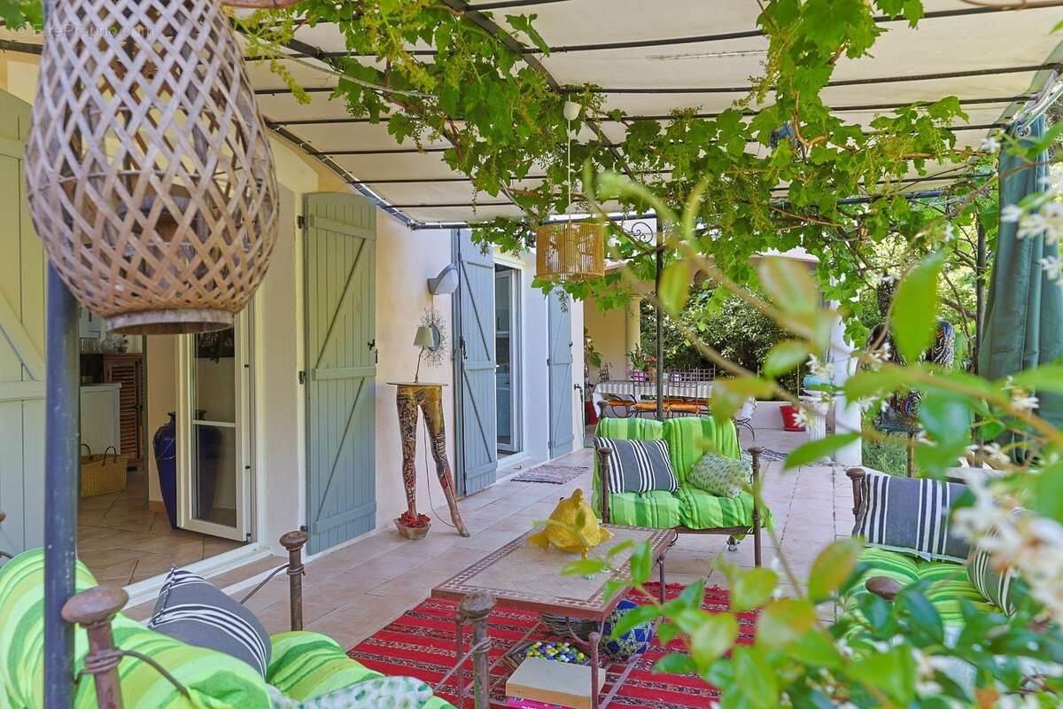 Dans le centre de castelnau le lez (34) ,ideal projet familial : magnifique bastide avec jardin et terrains constructibles - photo 4
