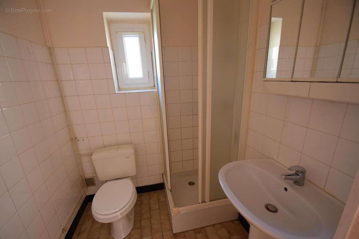   - Appartement à VALS-LES-BAINS