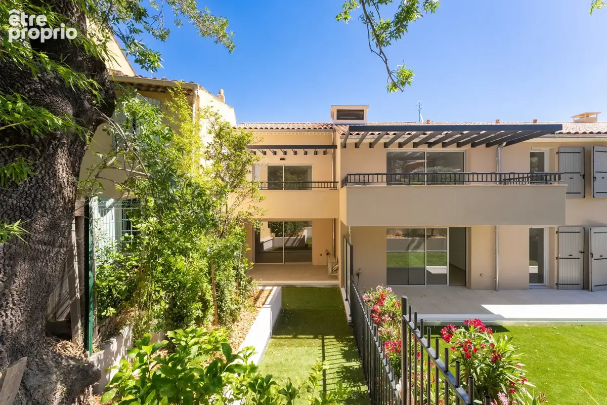Appartement à LA GARDE-FREINET