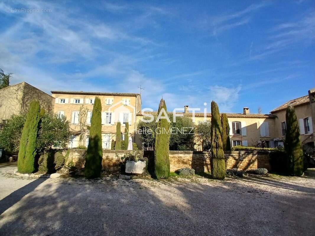 Photo 2 - Maison à ENTRAIGUES-SUR-LA-SORGUE