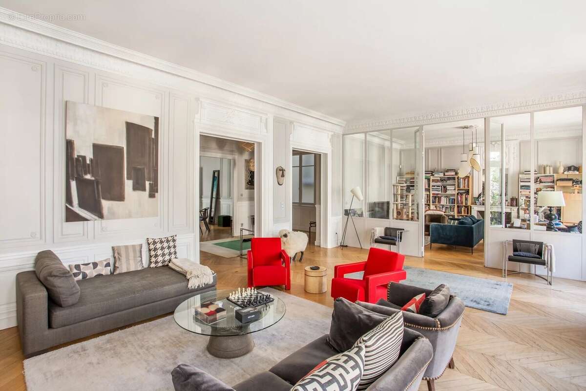 Appartement à PARIS-16E