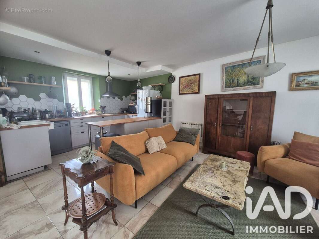 Maison 106 m² à Villebougis  - photo 4