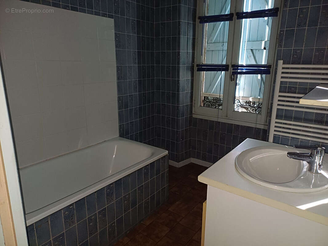 Appartement à BAGNAC-SUR-CELE