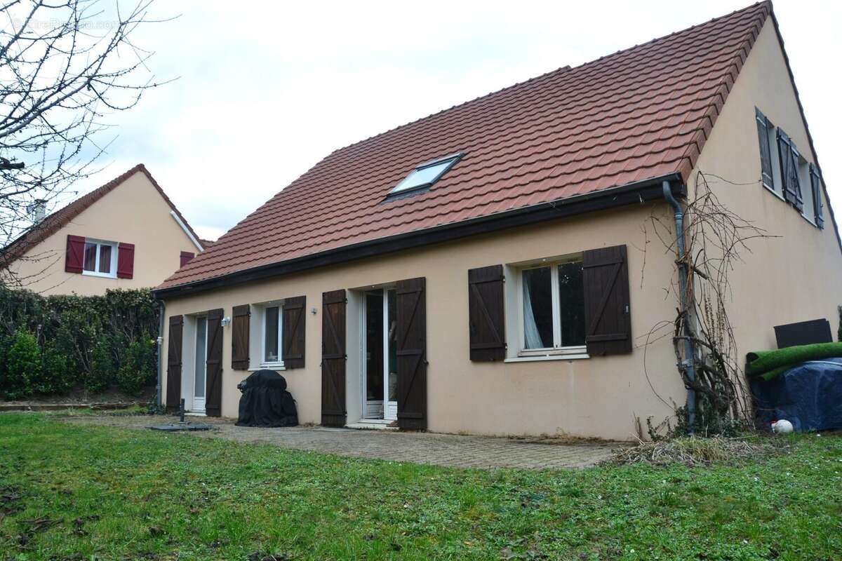 Maison à PERIGNAT-LES-SARLIEVE