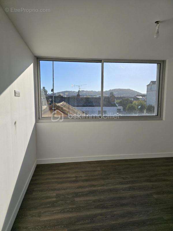 Immeuble de bureaux sur 3 niveaux avec appartement indépendant, opportunité d'investissement rare - photo 21