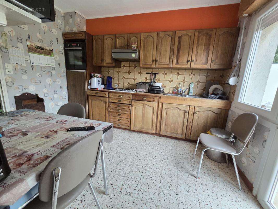 Pavillon individuel a renover 130m² hab sous sol et 1370m² - photo 5