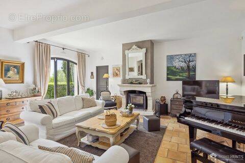 Maison à TOURRETTES