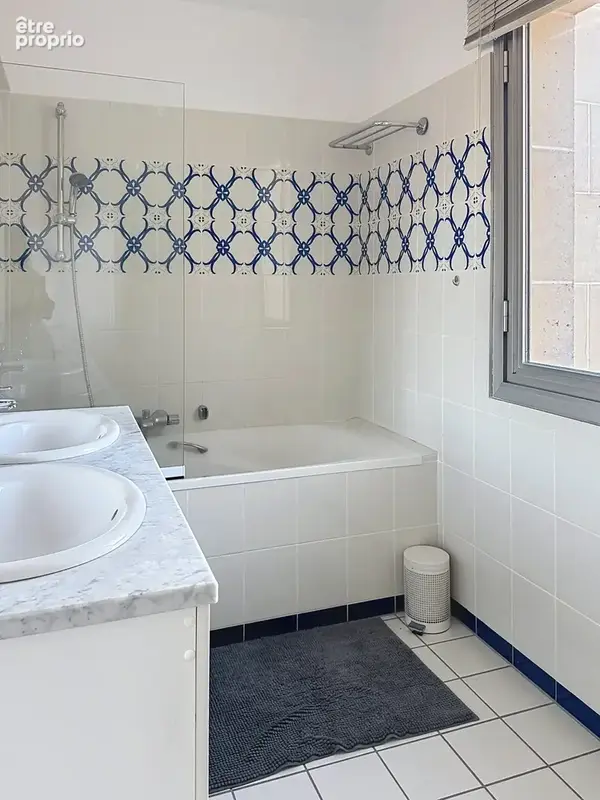 Appartement traversant de 137 m2 ascenseur, balcon terrasse, cave et box - photo 13