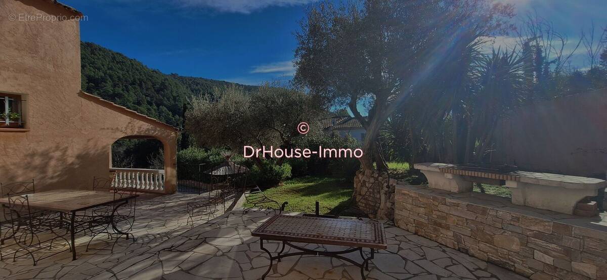 Maison à SOLLIES-TOUCAS