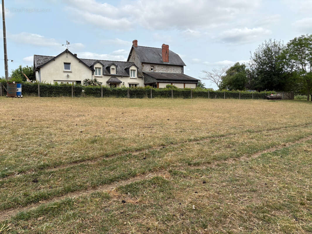 Maison à AMBRIERES-LES-VALLEES