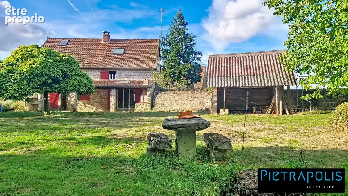 Maison à VENDENESSE-LES-CHAROLLES