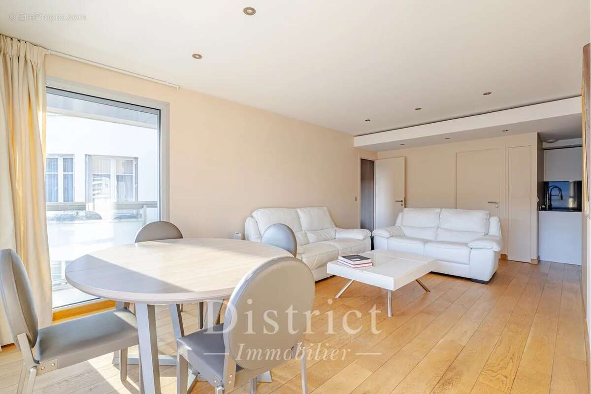 Appartement à PARIS-7E