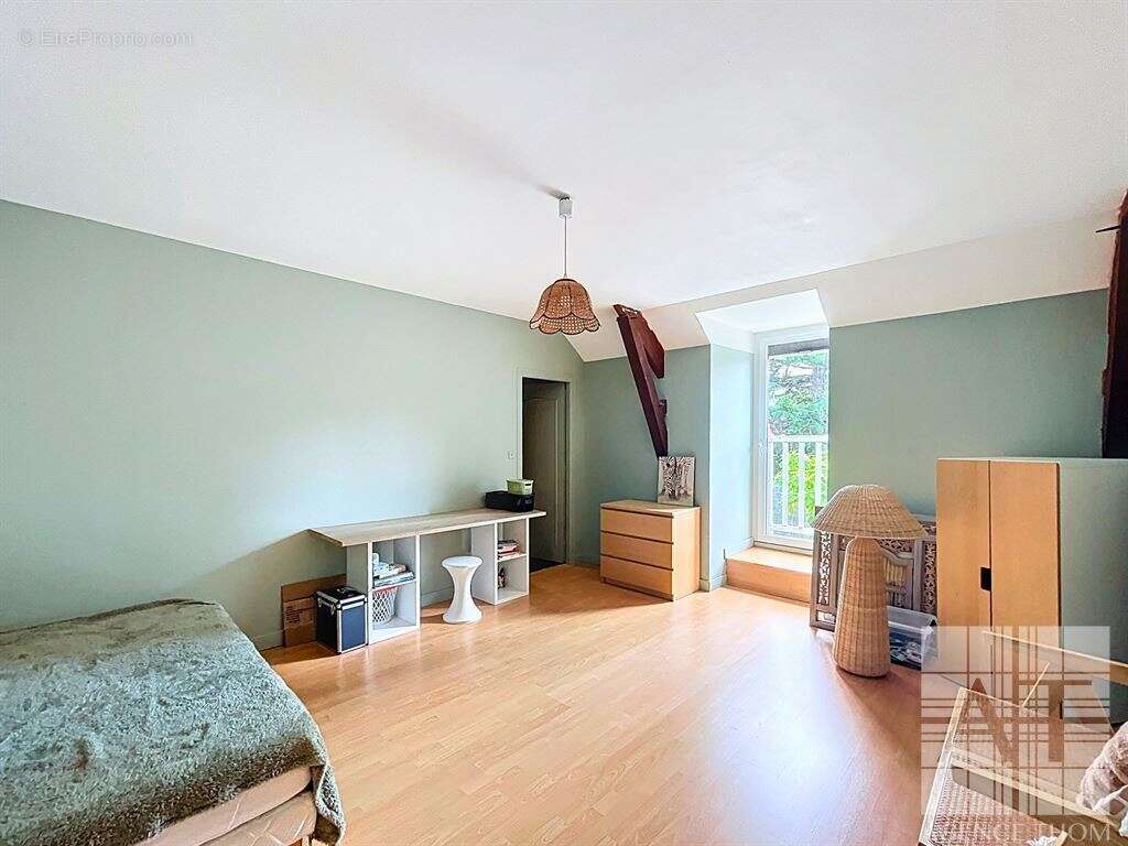 Maison à LONGUEFUYE