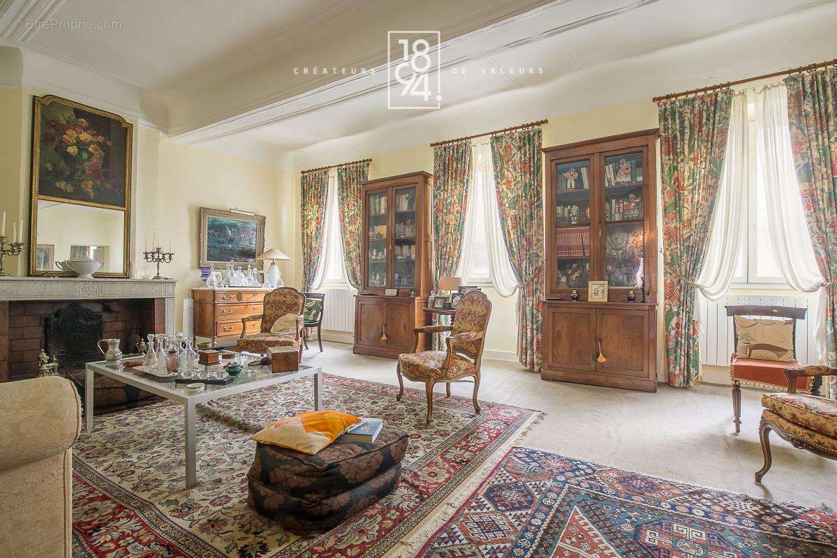 Appartement à MARSEILLE-7E