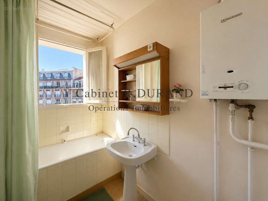 Appartement à LA GARENNE-COLOMBES