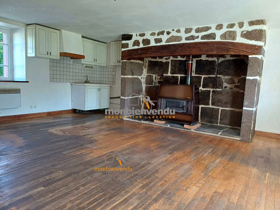 Maison 106 m² à Vic-Sur-Cere  - photo 3