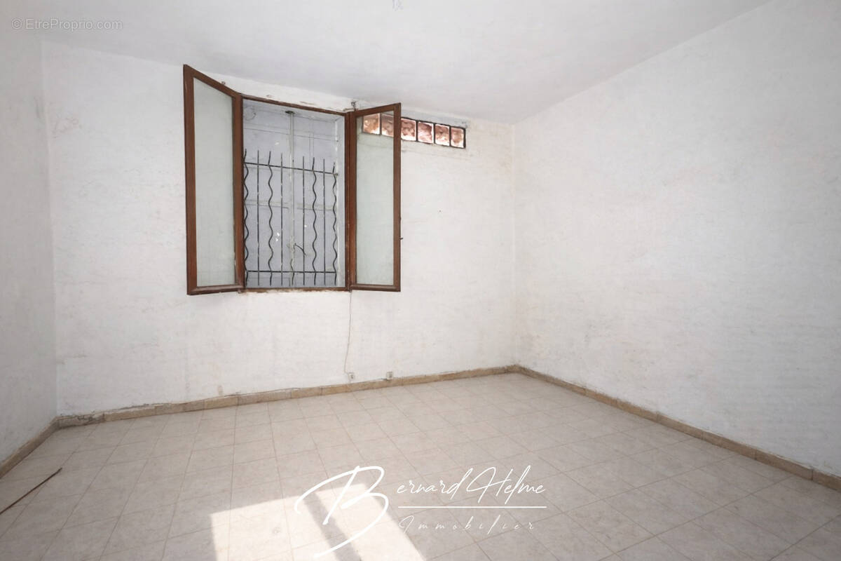 Appartement à MARSEILLE-1E