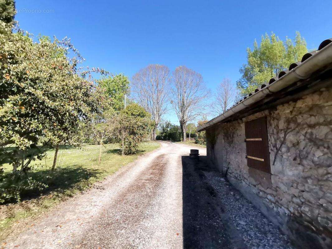 Maison à MONBAHUS