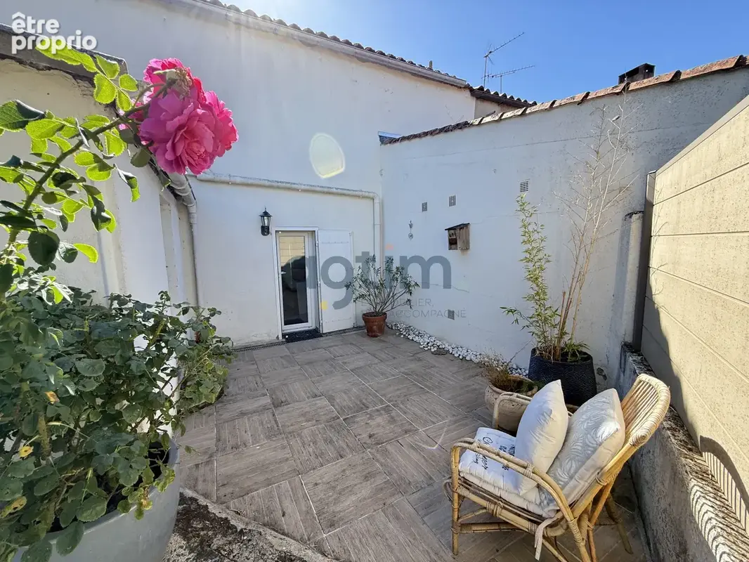 Montaigu, centre-ville, maison en pierre, 69m2 hab, 2 chambres, terrain et dépendances - photo 15