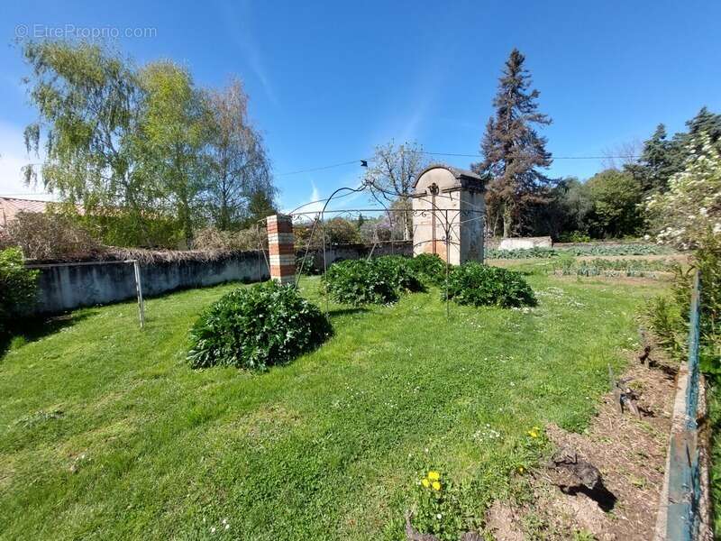 Maison de maitre avec  dependances deux pigeonniers sur parc de 5000m² - photo 42