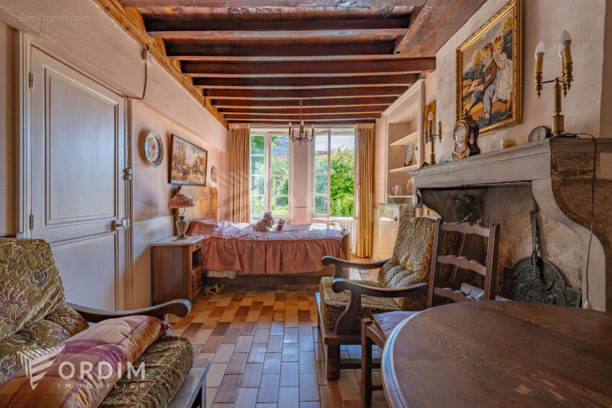 Maison à MENADES