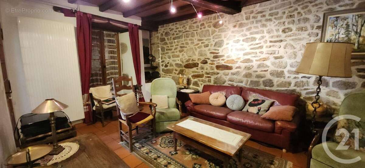 Maison à SAINT-MAMET-LA-SALVETAT