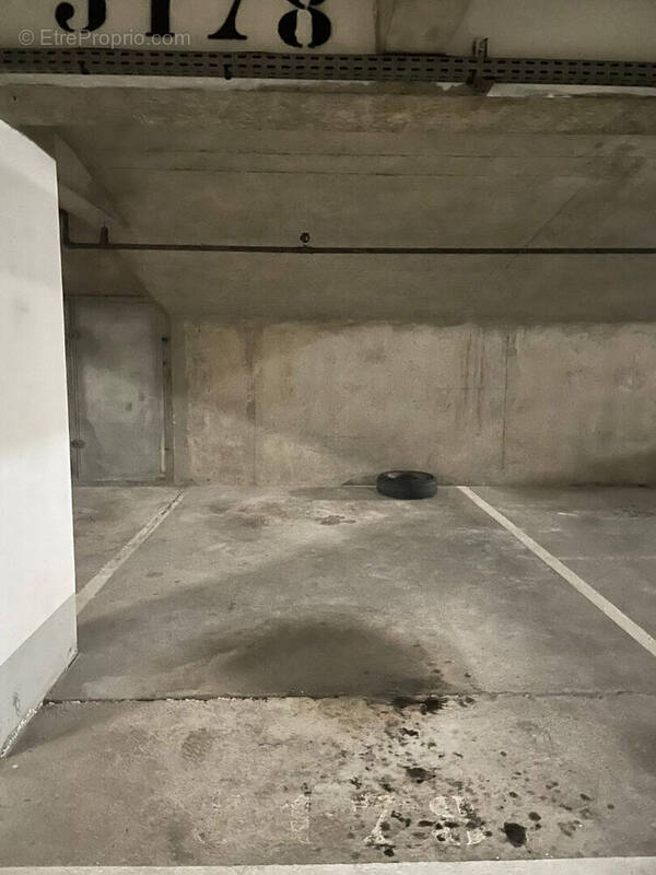 Parking à PARIS-10E