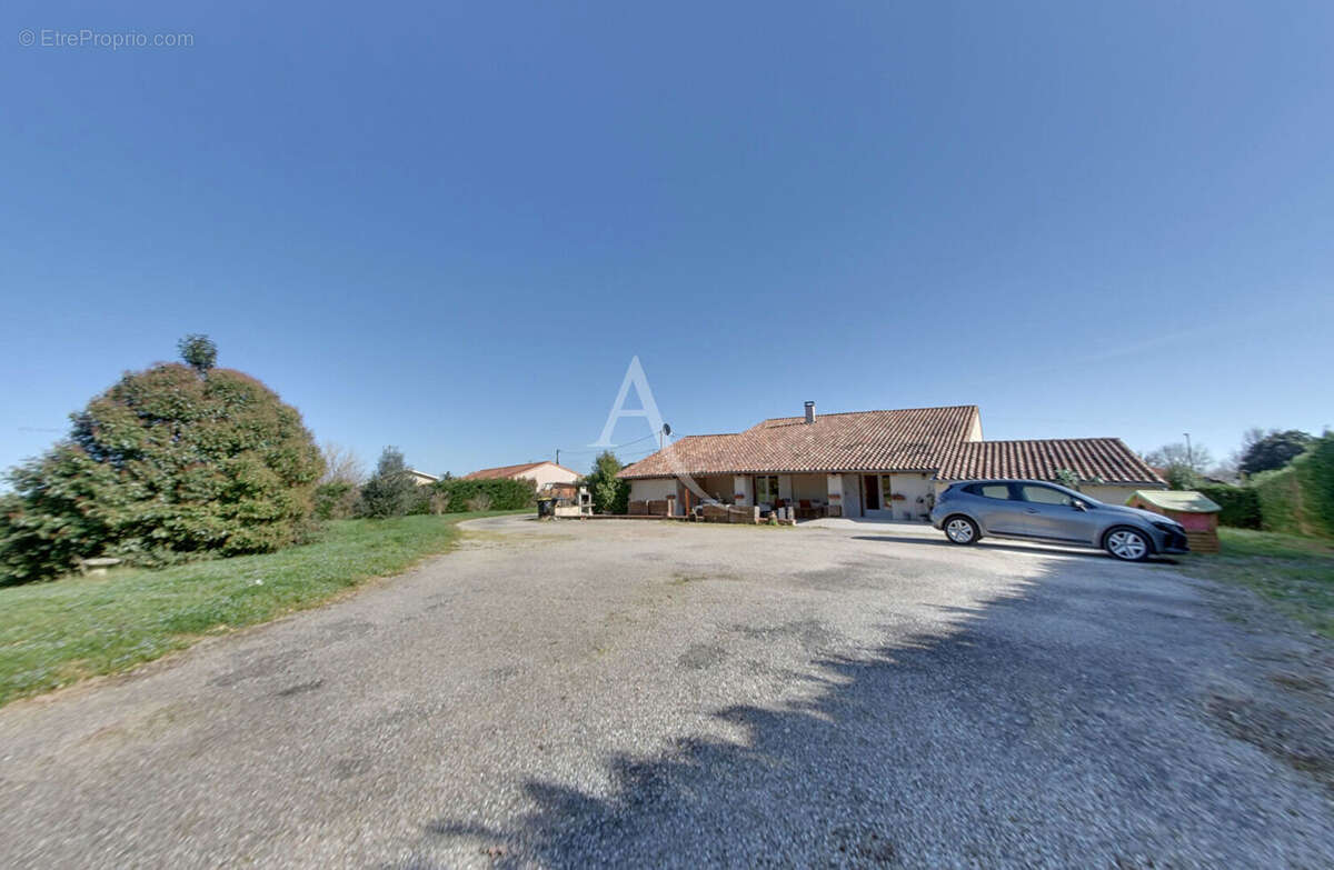 Maison à MONTBARTIER