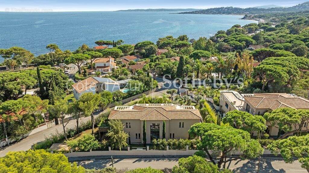 Villa contemporaine d'exception à vendre à Sainte-Maxime: 440 m², 5 chambres, proche plage et centre - photo 4