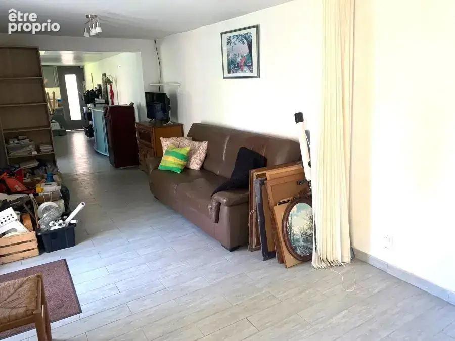 Centre du village, beau potentiel pour cette longère divisée en trois lots !! - photo 4