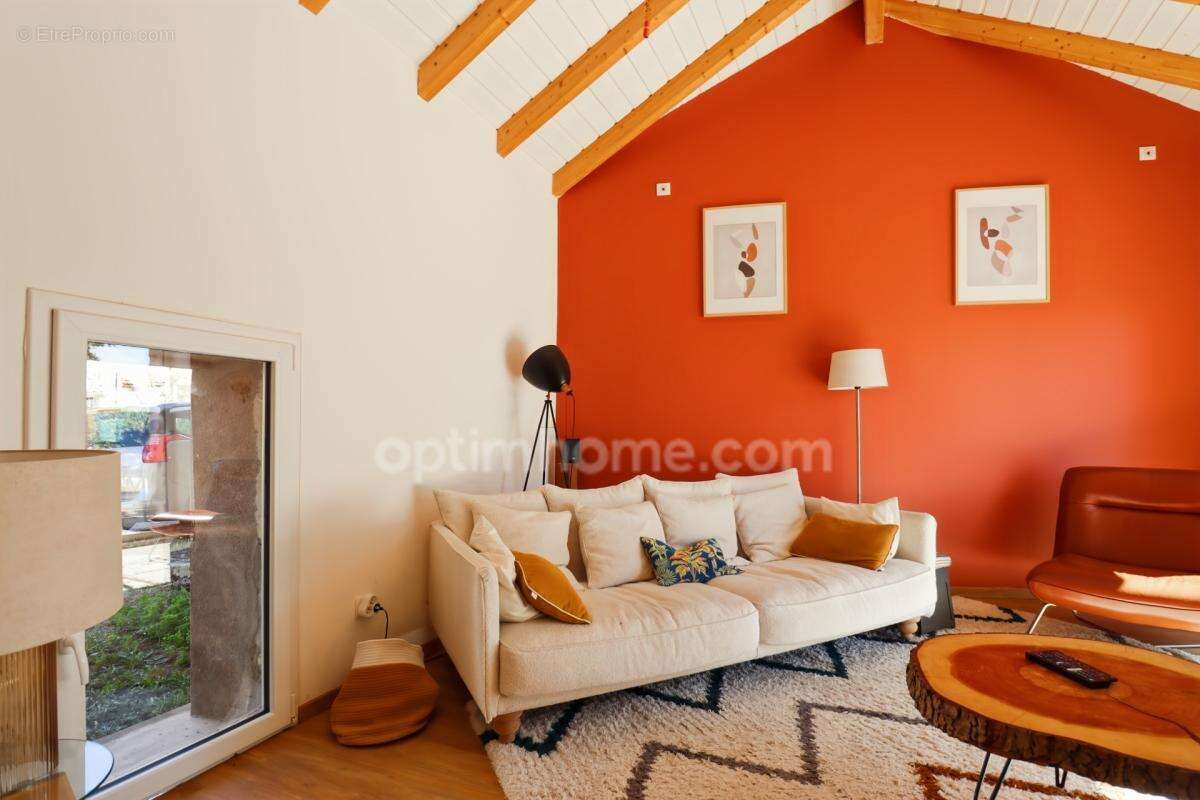 Maison de Charme - 132 m² - 6 pièces - 4 Chambres - Carport Double - Terrain 1256 m² -SAINT HILAIRE LA TREILLE (87) - photo 4