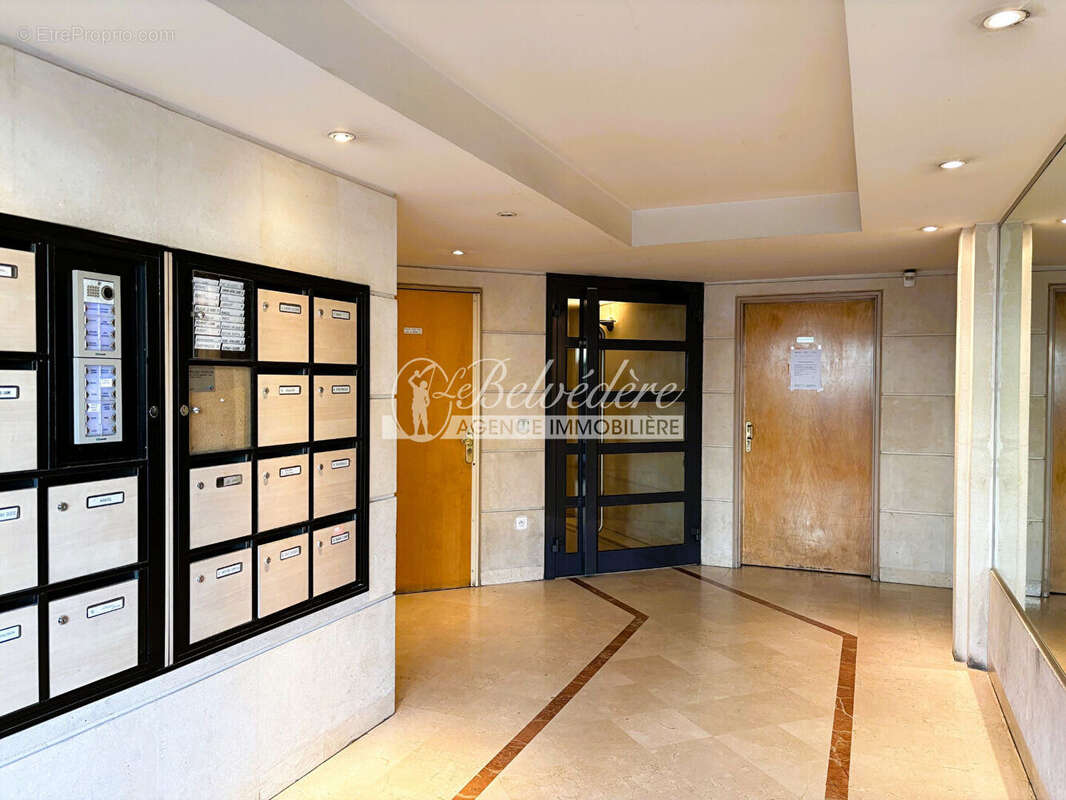 Appartement à PARIS-17E