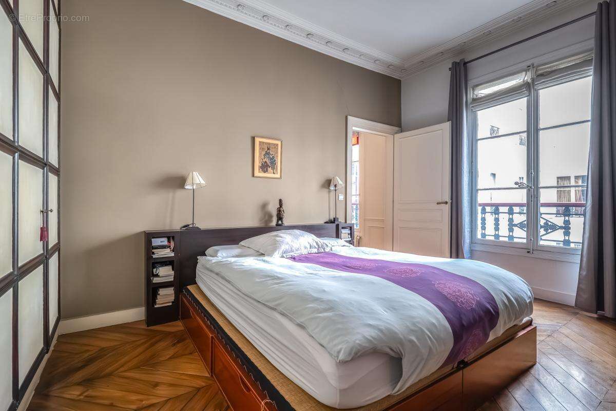 Appartement à PARIS-1E