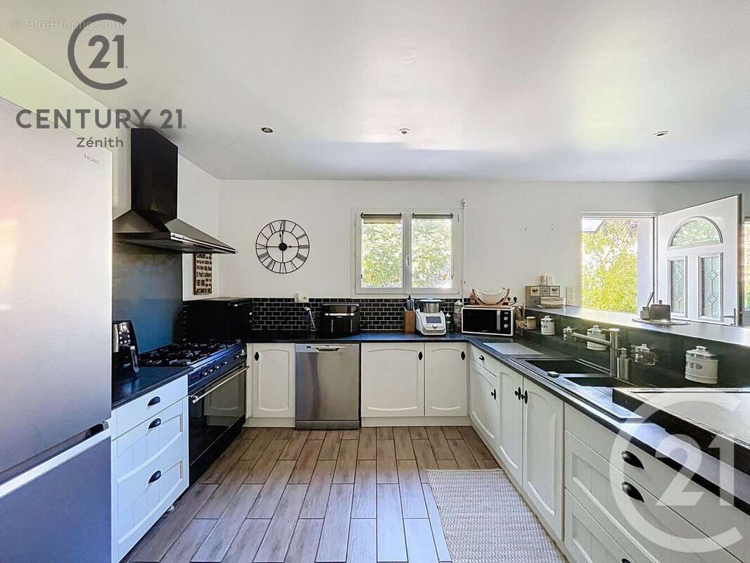 Maison à SAINT-LAURENT-DE-LA-SALANQUE