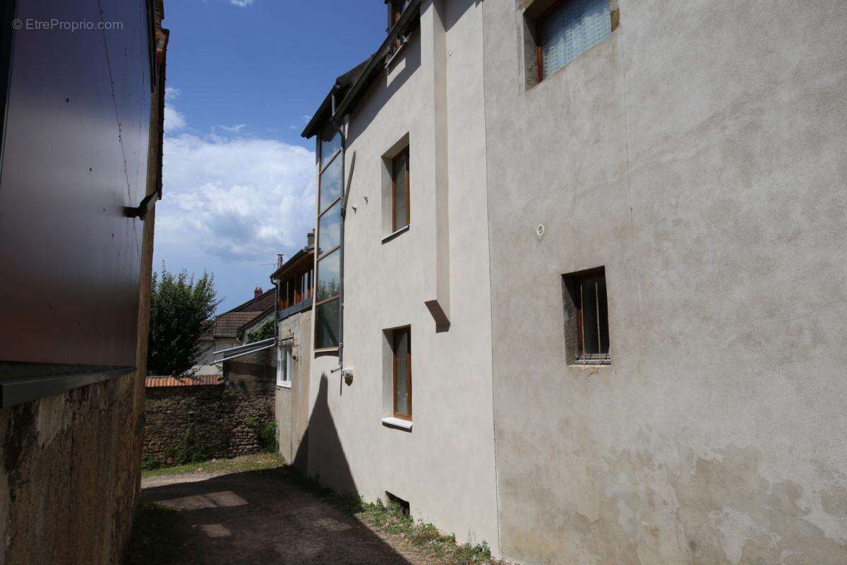 Petit immeuble de rapport en centre-ville - photo 10