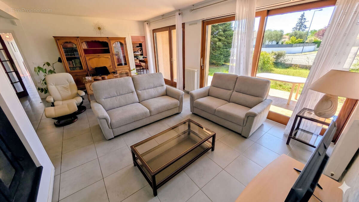 Belle villa cossue F8 sur terrain arboré 900 m² - photo 5
