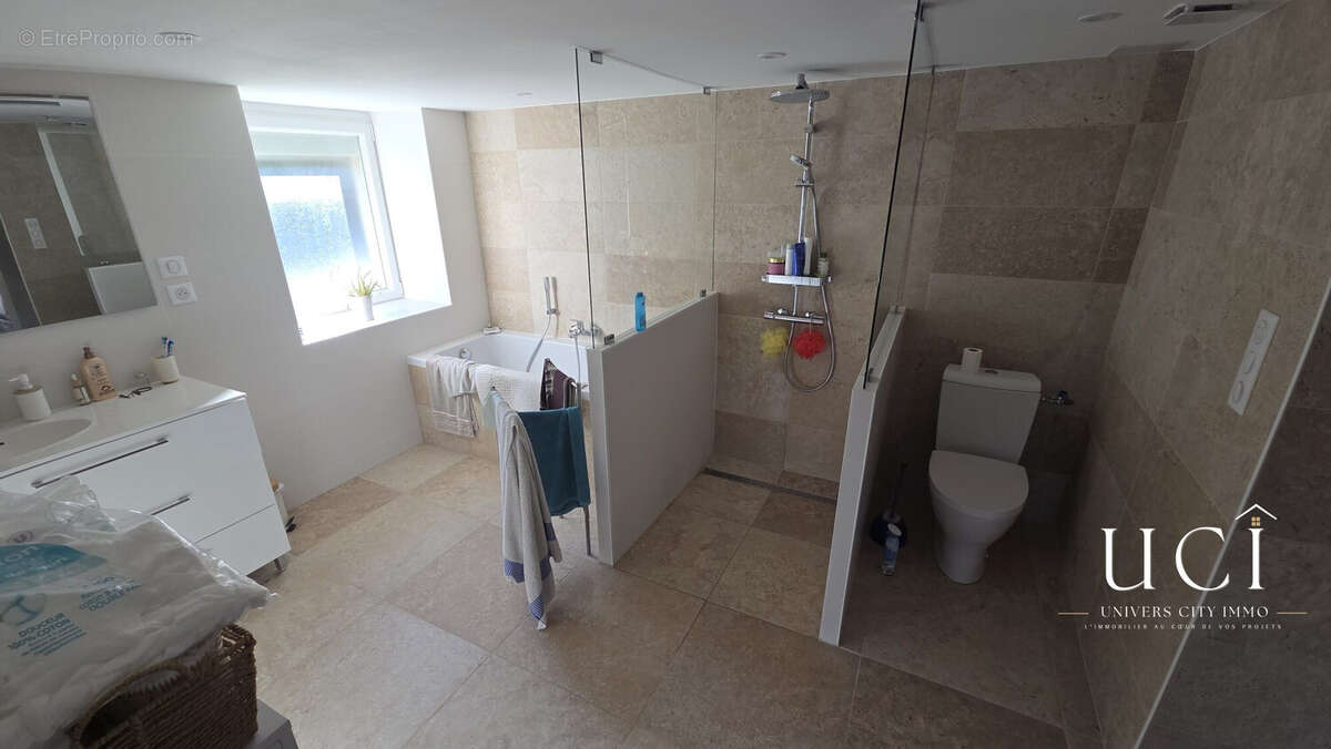 Maison 138 m² à Saint-Etienne-Du-Bois  - photo 5