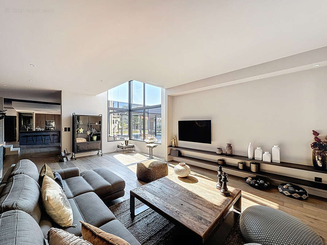 Maison à JASSANS-RIOTTIER