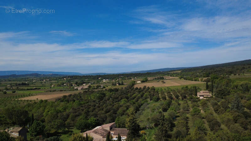 Terrain à SAINT-SATURNIN-LES-APT