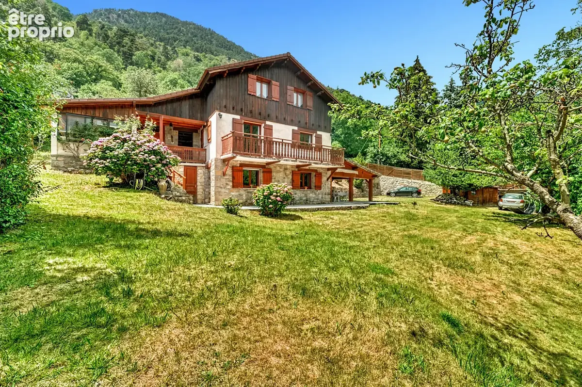 Saint-Martin-Vésubie — Chalet avec appartement indépendant et terrain de 1 054 m2 - photo 2