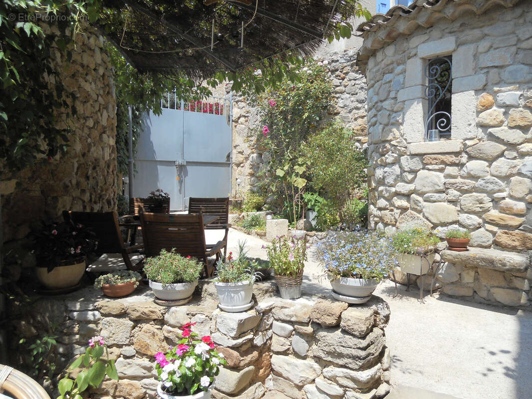 Maison à MIRABEL-AUX-BARONNIES