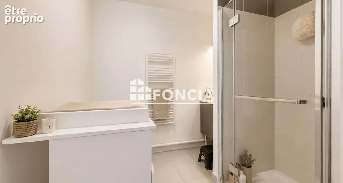 Villeurbanne - T2 - 44 m2 - Terrasse - photo 2