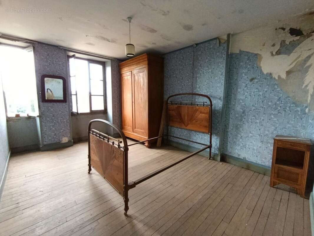 Maison à SAINT-SULPICE-LES-CHAMPS