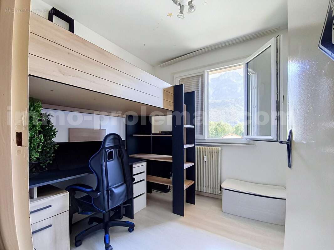 Appartement_T3bis_Bonneville_belle_superficie_prox_commerce_Salon_Séjour_