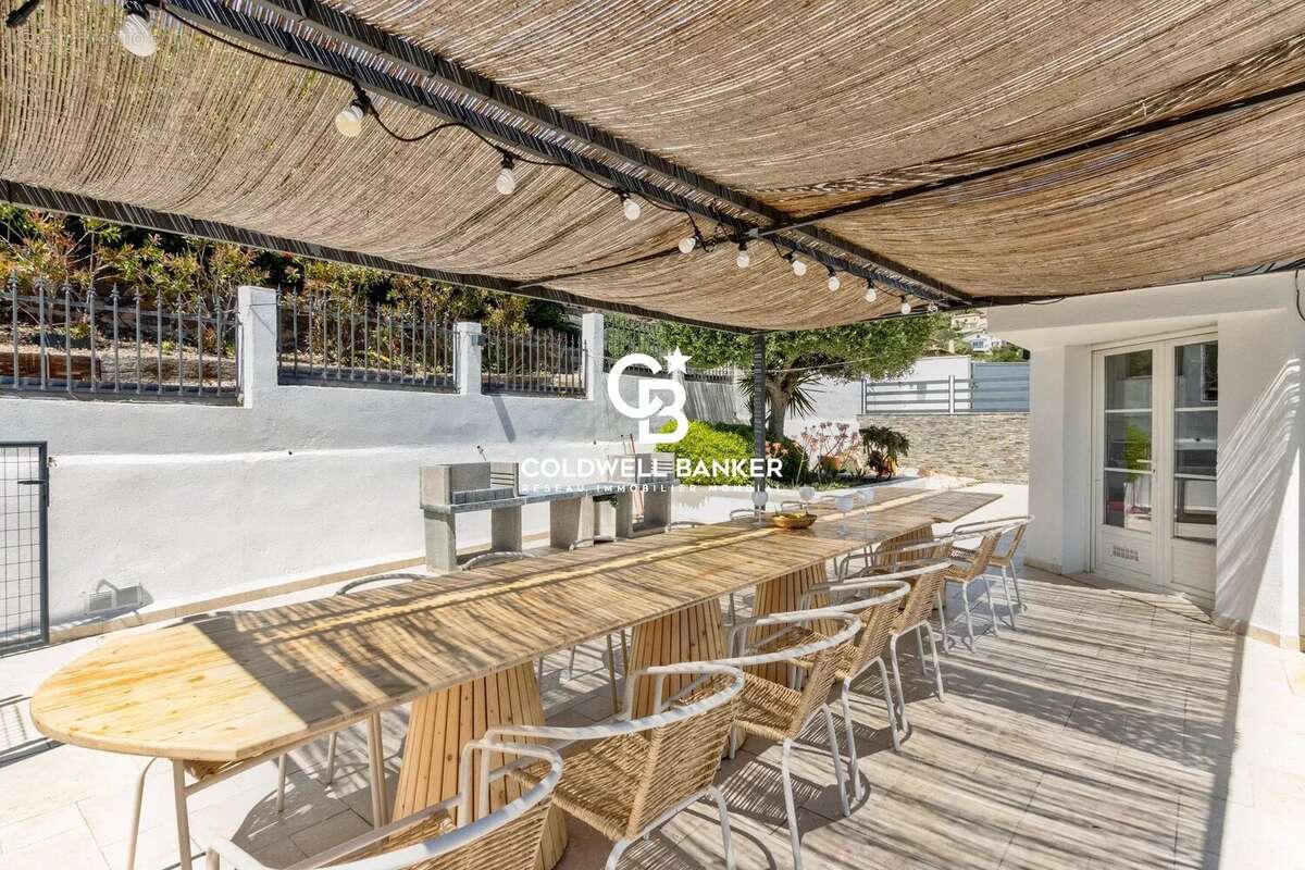Située dans un domaine privé et sécurisé d’Agay à Saint-Raphaël, opportunité d’investissement rare sur la Côte d’Azur, alliant e - photo 33