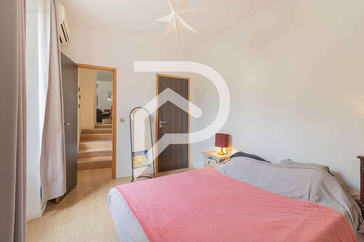 Appartement à MARSEILLE-1E