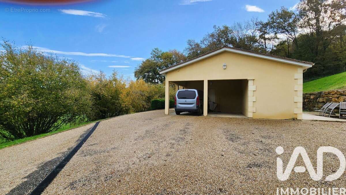 Photo 3 - Maison à SAINT-GEORGES-DE-MONTCLARD